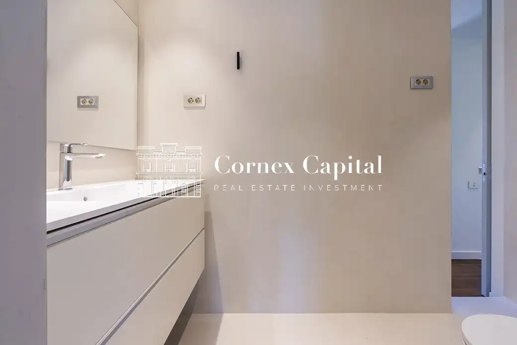 Baño de Casa adosada en venta en Barcelona con Aire acondicionado, Calefacción y Jardín privado