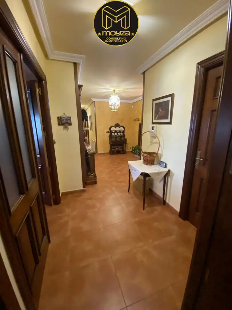 Casa o xalet en venda en Linares amb Aire condicionat, Calefacció i Terrassa