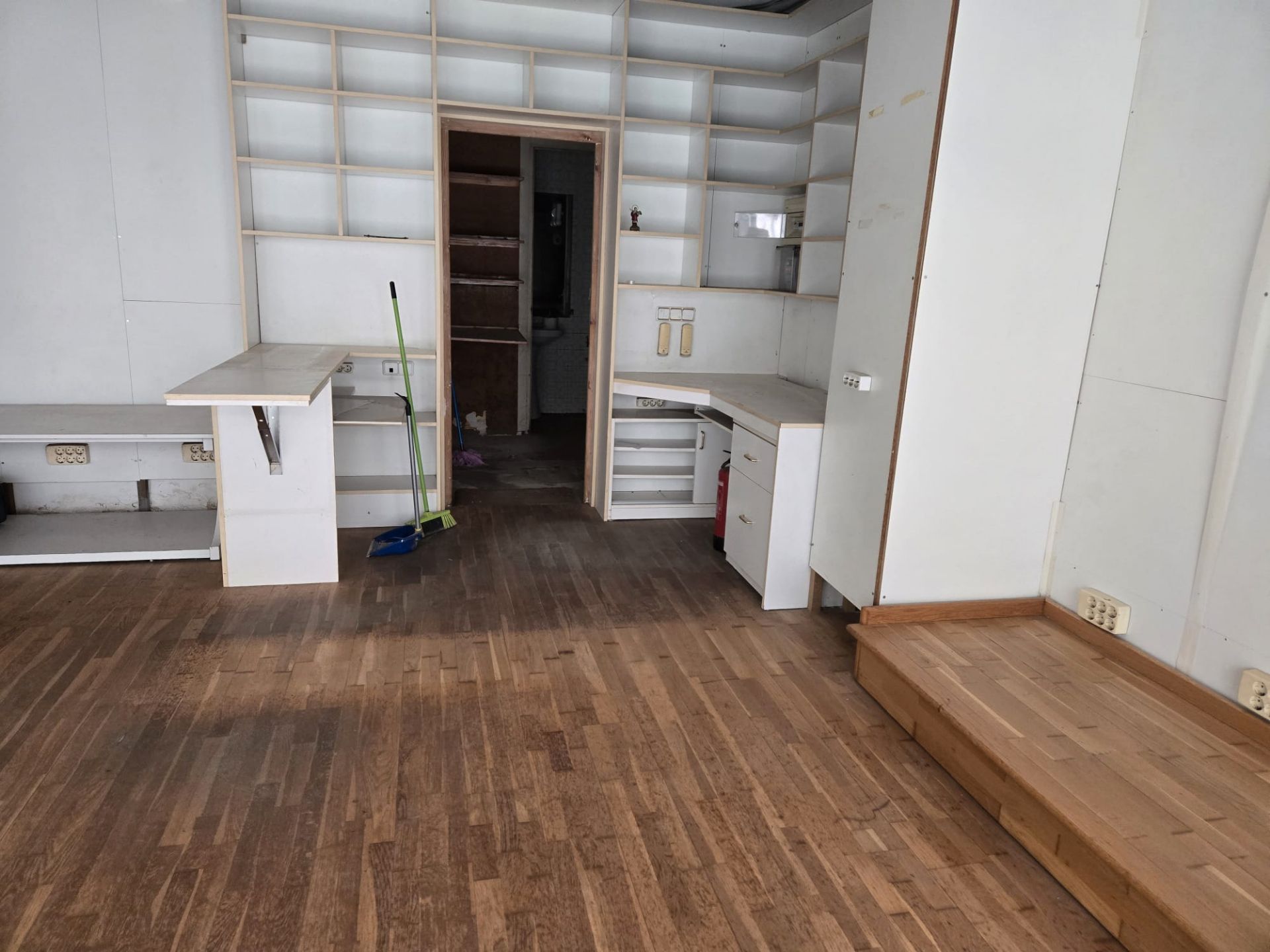 Kitchen of Premises for sale in L'Hospitalet de Llobregat  with Alarm