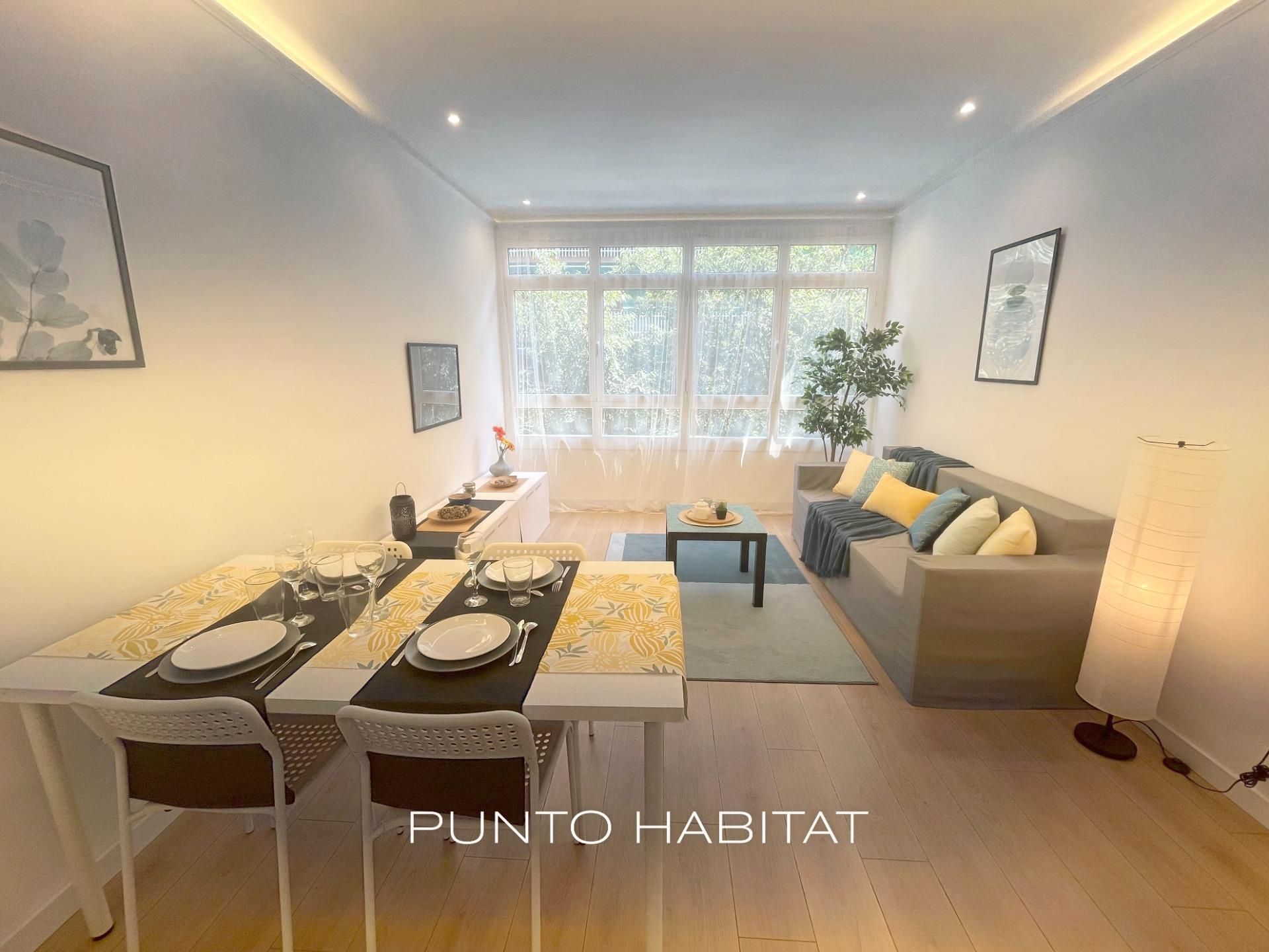 Living room of Flat for sale in  Barcelona Capital  with Air Conditioner, Heating and Parquet flooring
