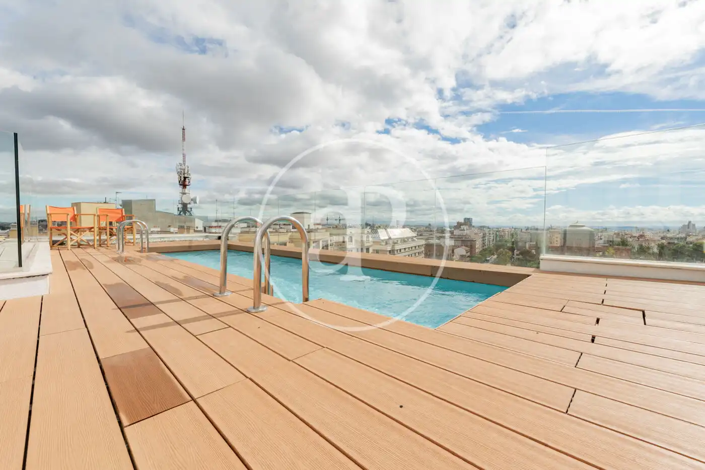 Schwimmbecken von Wohnung zum Verkauf in Madrid mit Klimaanlage, Heizung und Terrasse