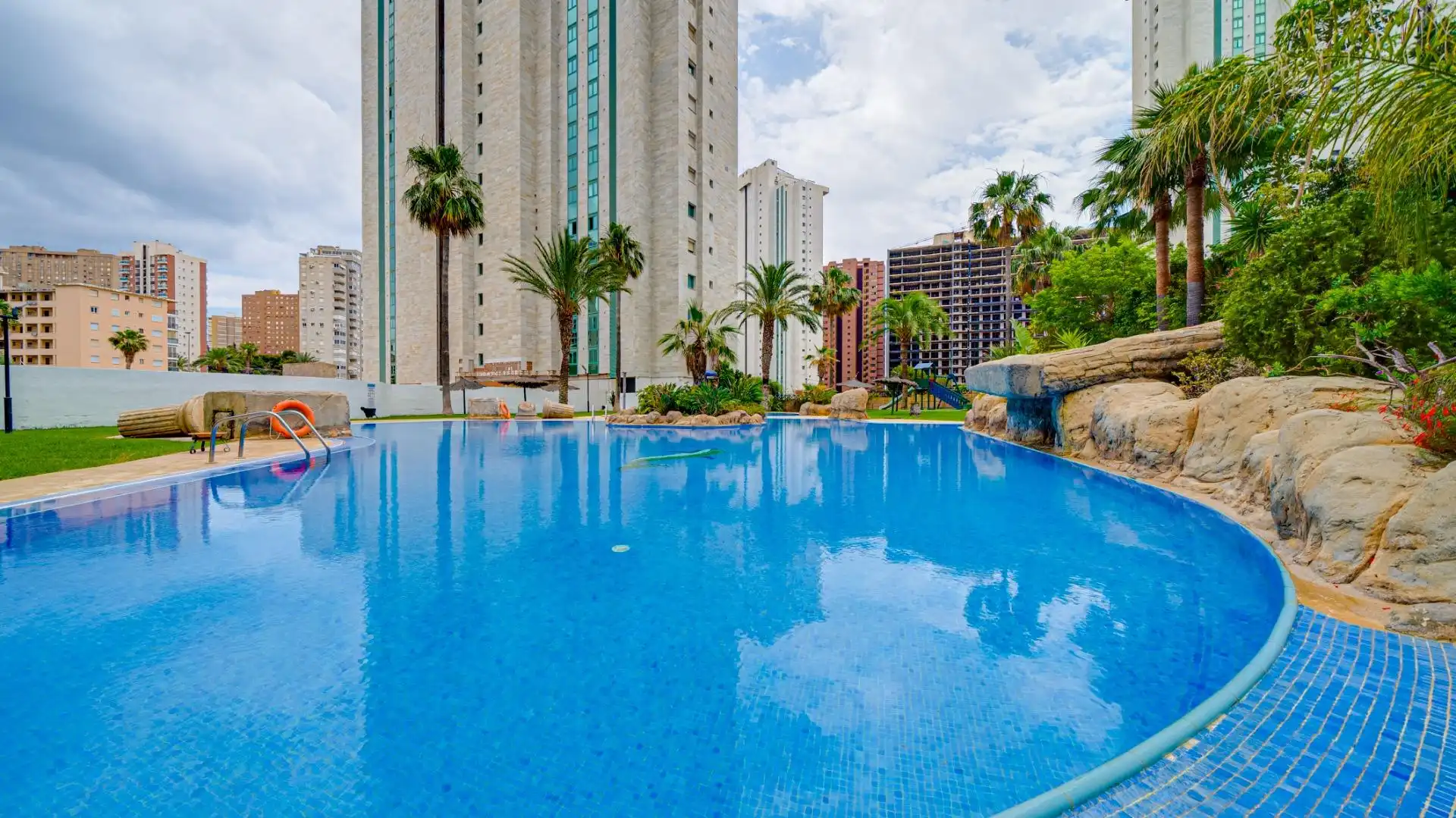 Piscina de Apartament de lloguer en Villajoyosa / La Vila Joiosa amb Aire condicionat, Jardí privat i Terrassa