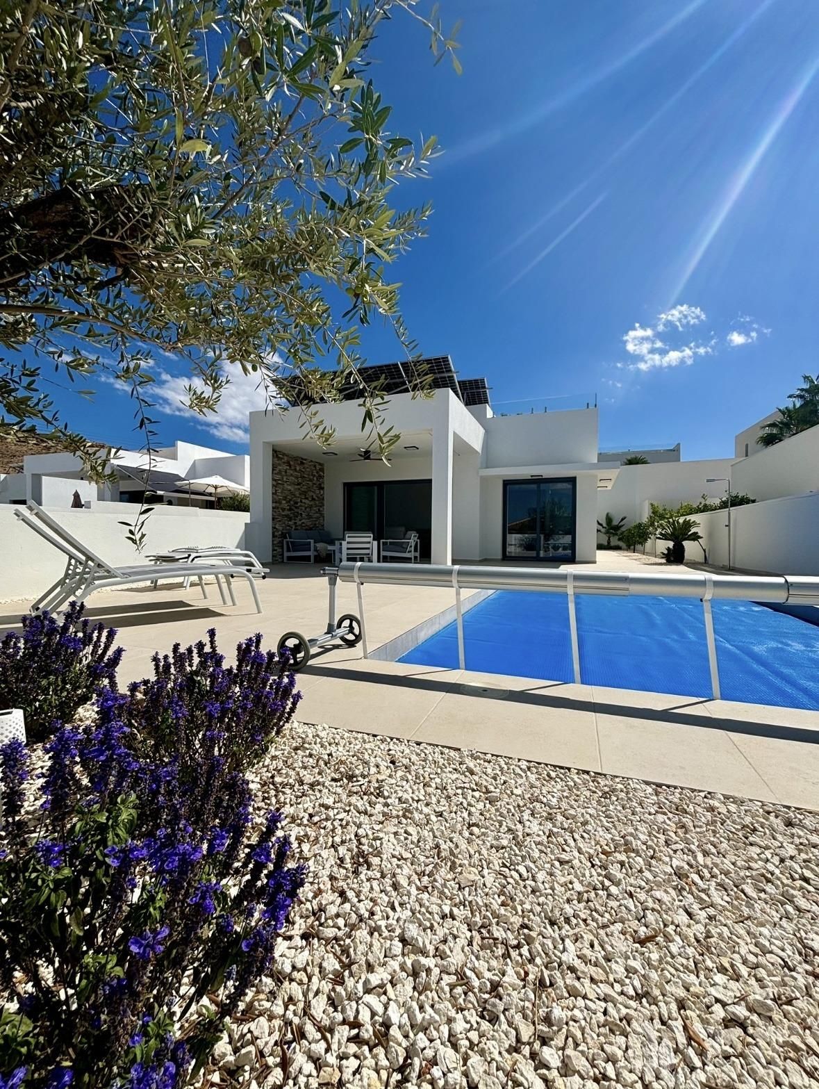 Vista exterior de Casa o xalet en venda en Benijófar amb Jardí privat, Terrassa i Piscina