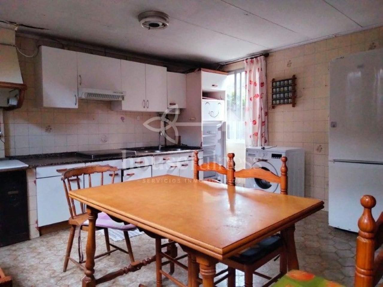 Cuina de Casa adosada en venda en Pontedeume amb Calefacció i Traster