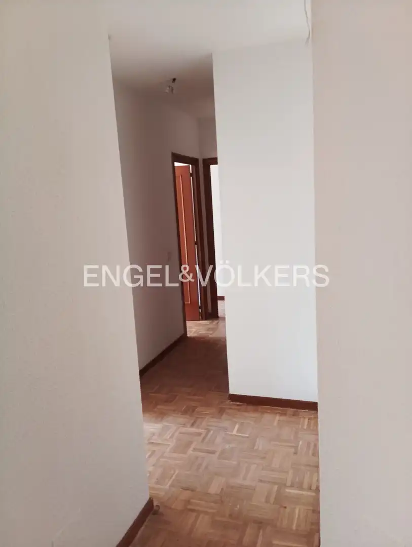 Flat for rent in Madrid  with Heating, Private garden and Parquet flooring