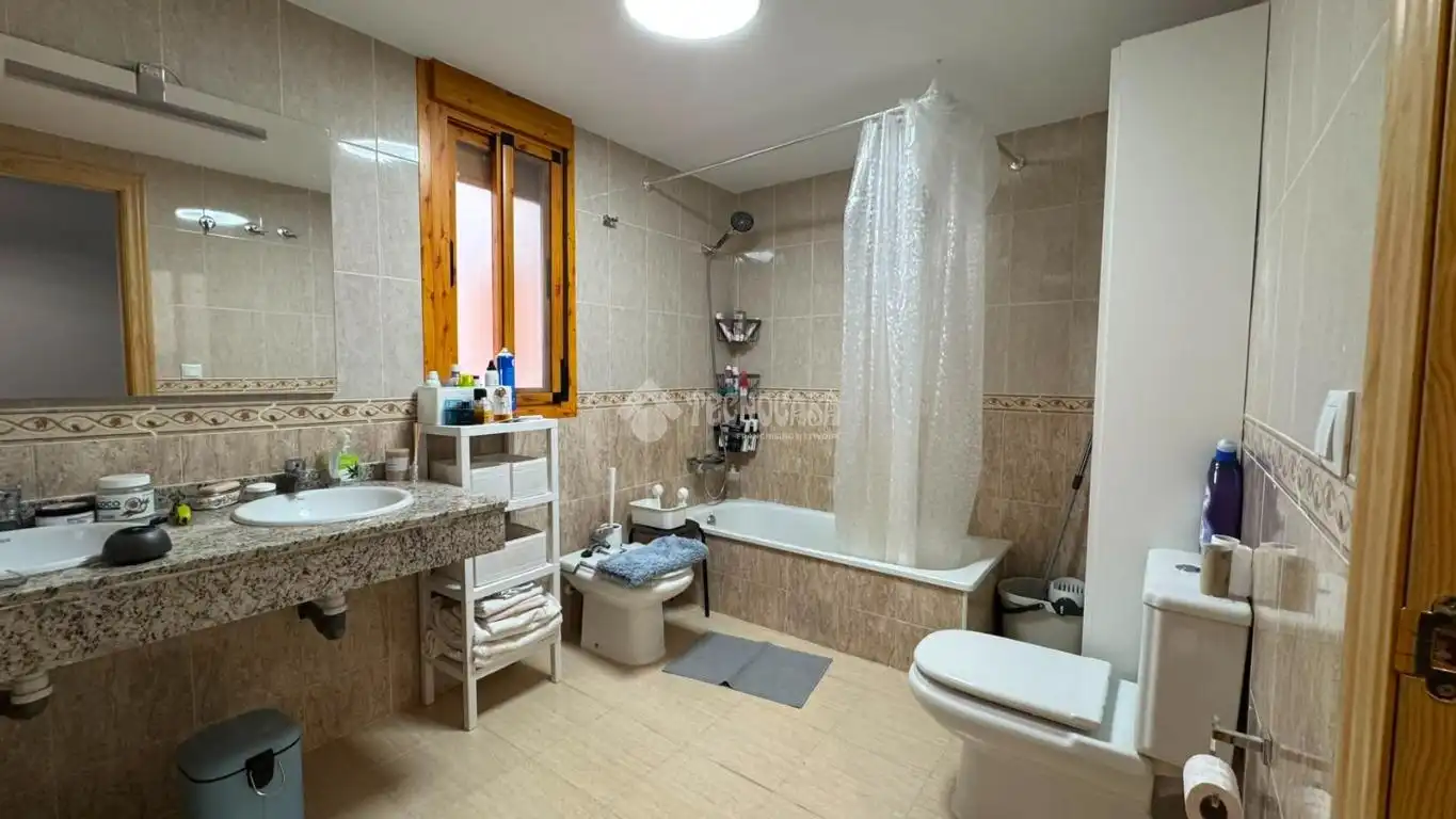 Baño de Piso en venta en Polopos con Aire acondicionado y Balcón