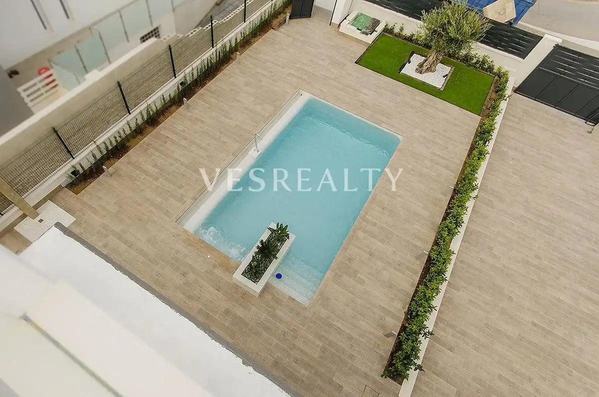 Detached house with terrace for sale in Calle Juan Marsé, imagen 4