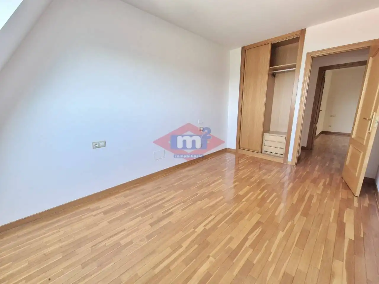 Schlafzimmer von Dachboden zum Verkauf in Salceda de Caselas mit Heizung und Parkett