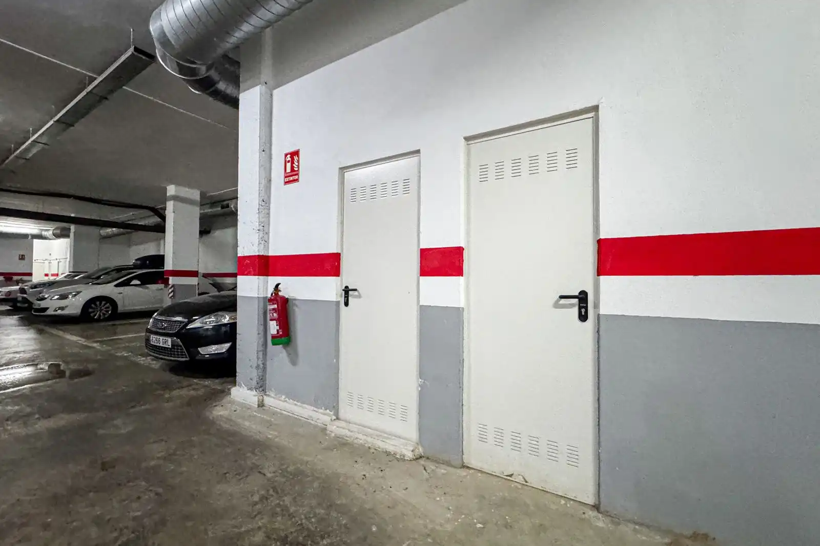 Aparcament de Pis en venda en Almería amb Terrassa, Traster i Piscina