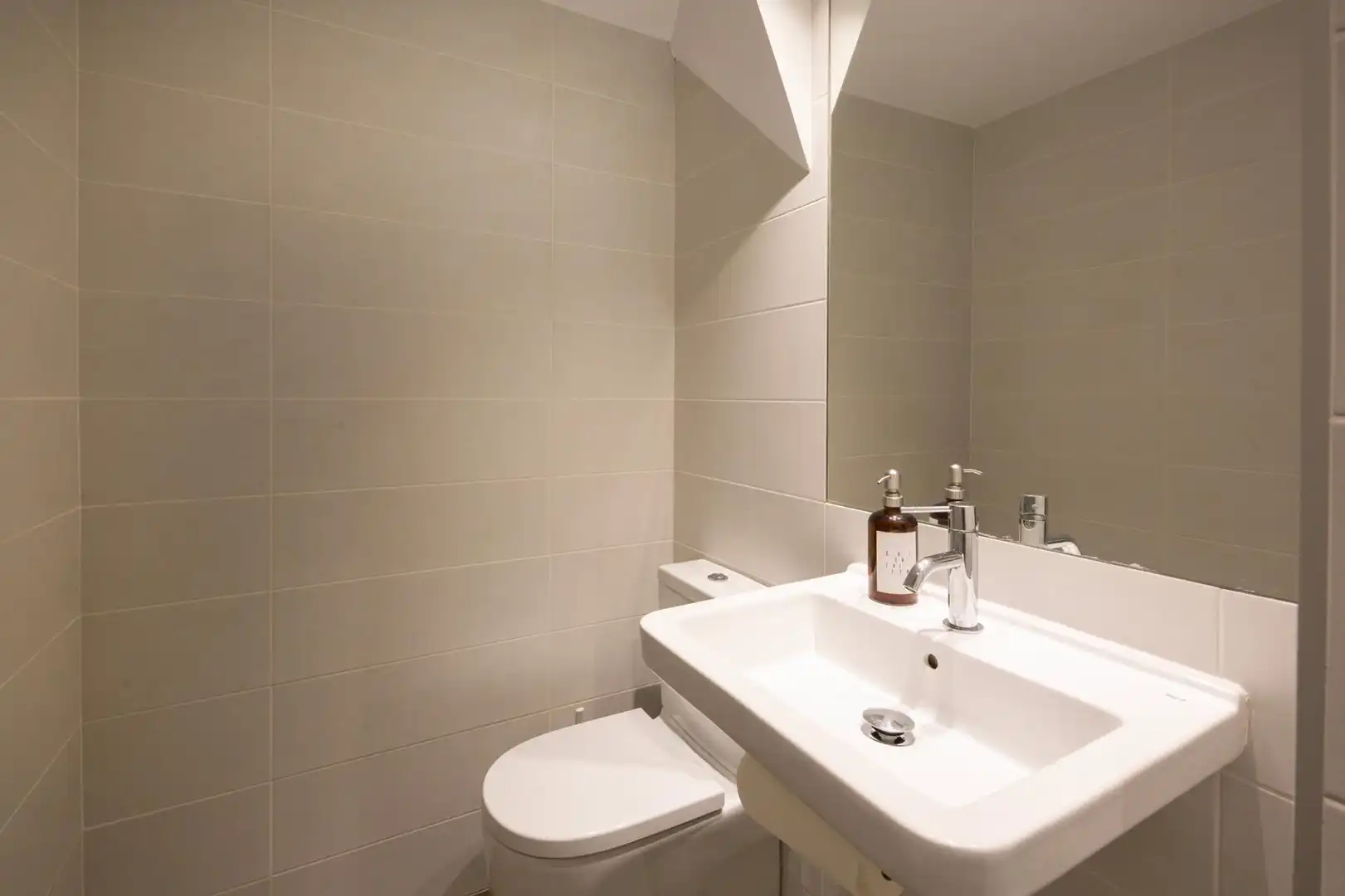 Bathroom of Duplexes for sale in Barcelona  with Parquet flooring, Furnished and Community pool