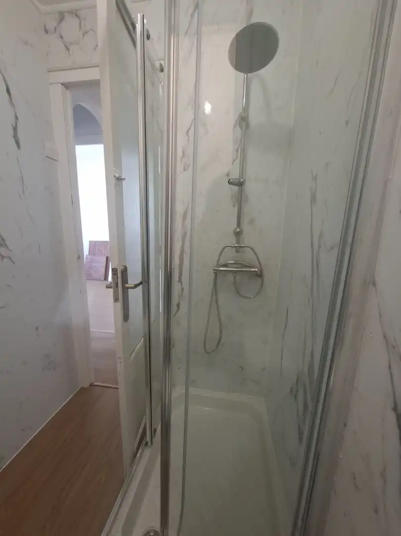 Bathroom of Apartments for rent in Ferrol  with Heating, Oven and Washing machine