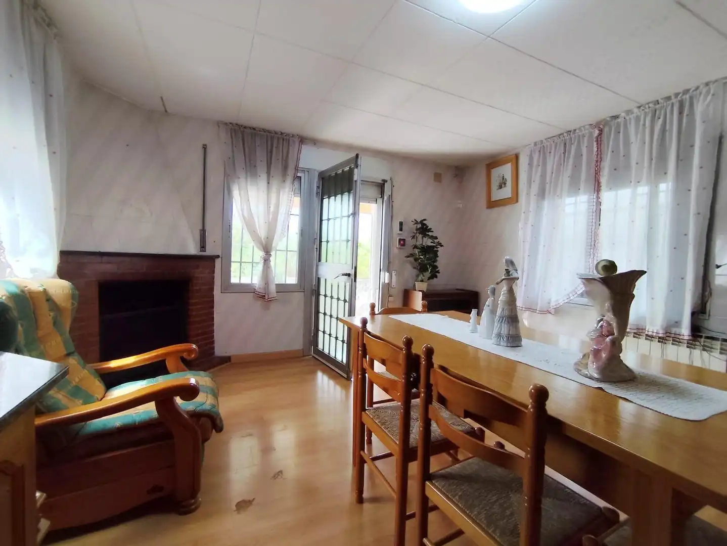 Comedor de Casa o chalet en venta en Santa Perpètua de Mogoda con Aire acondicionado, Calefacción y Jardín privado