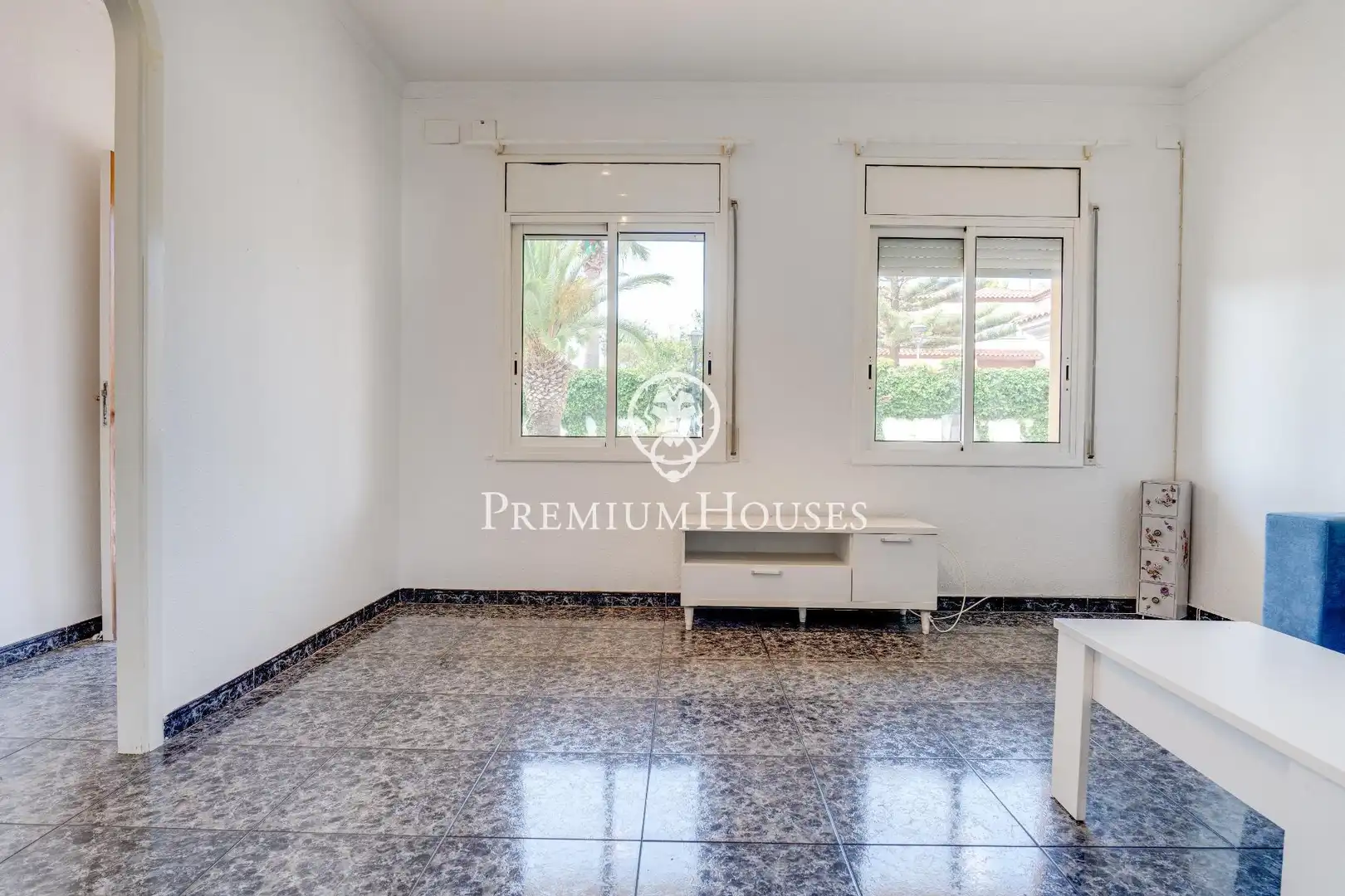 Sala de estar de Casa o chalet en venta en Vilanova i la Geltrú con Aire acondicionado, Calefacción y Jardín privado