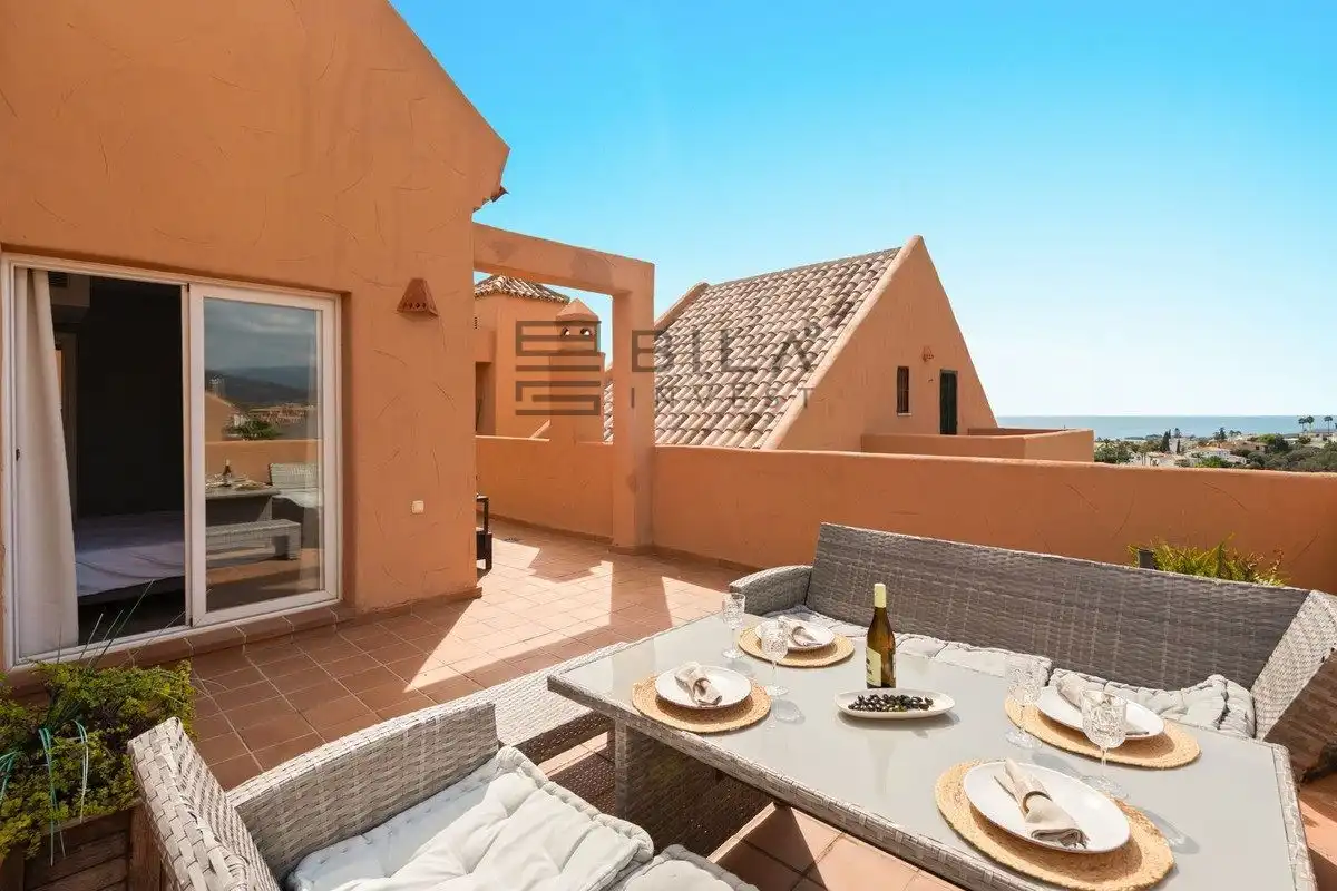 Penthouse with pool for sale in Urb. Lagos de Santa María Golf