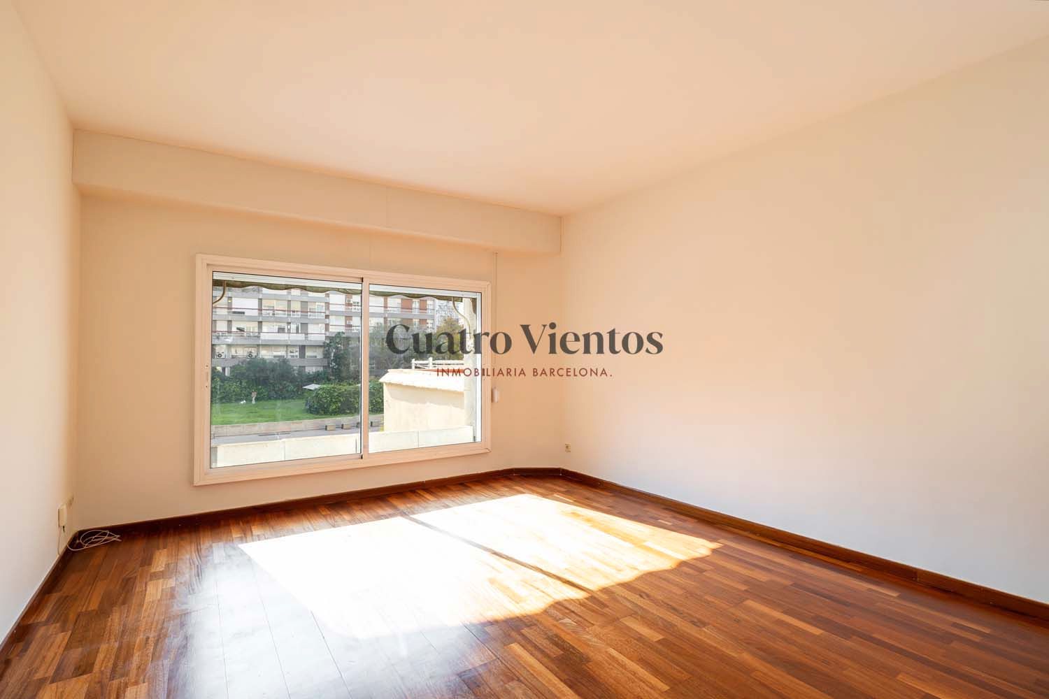 Living room of Flat for rent in  Barcelona Capital  with Air Conditioner, Heating and Parquet flooring