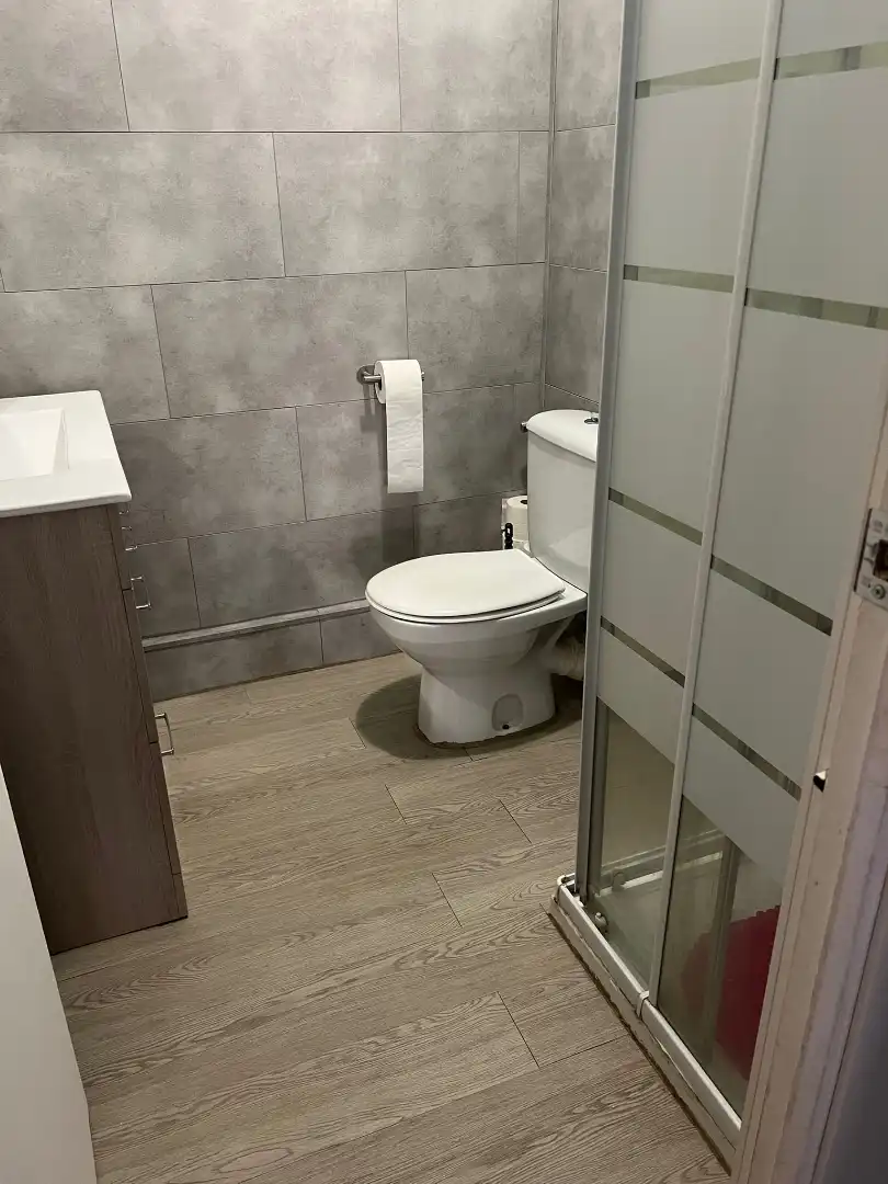 Bany de Pis de lloguer en Cuenca amb Calefacció, Terrassa i Moblat