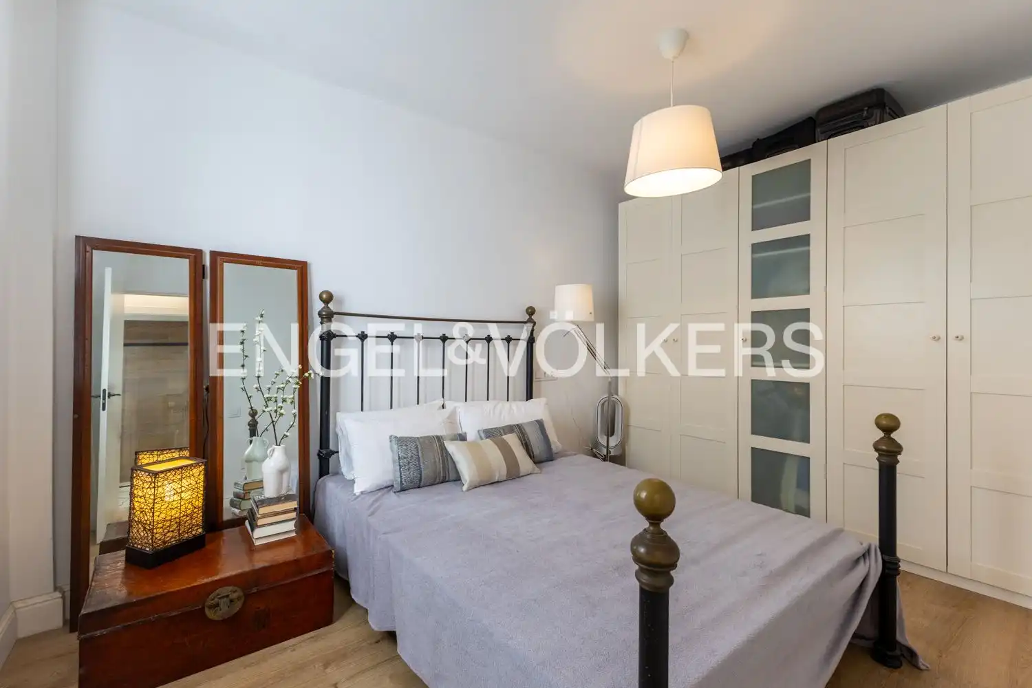 Bedroom of Flat for sale in Valencia  with Air Conditioner, Heating and Balcony