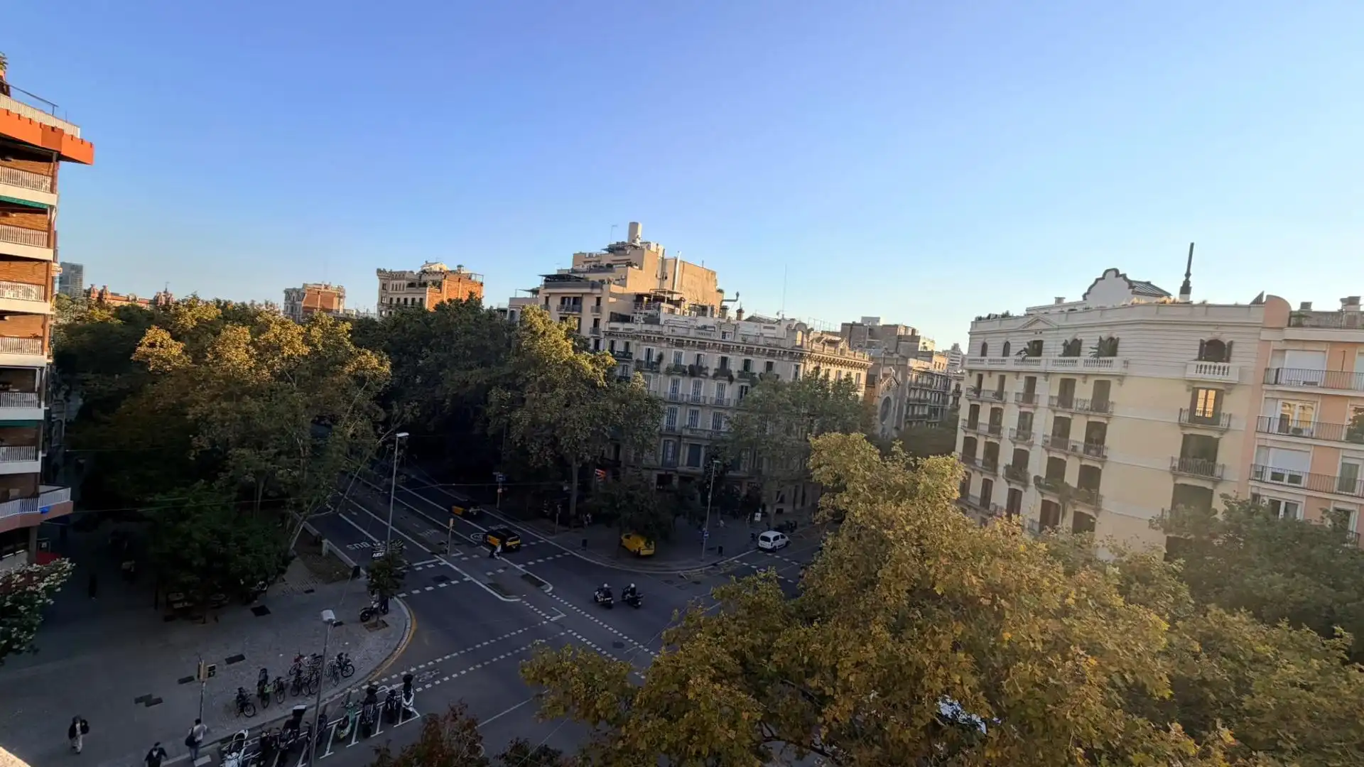 Vista exterior de Piso en venta en Barcelona con Parquet