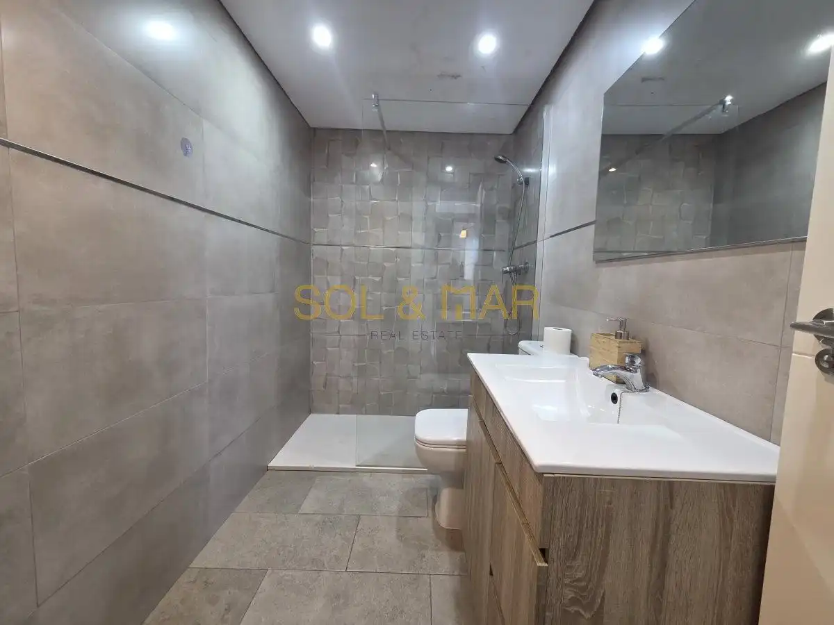 Badezimmer von Wohnung zum Verkauf in Torremolinos mit Klimaanlage, Heizung und Terrasse