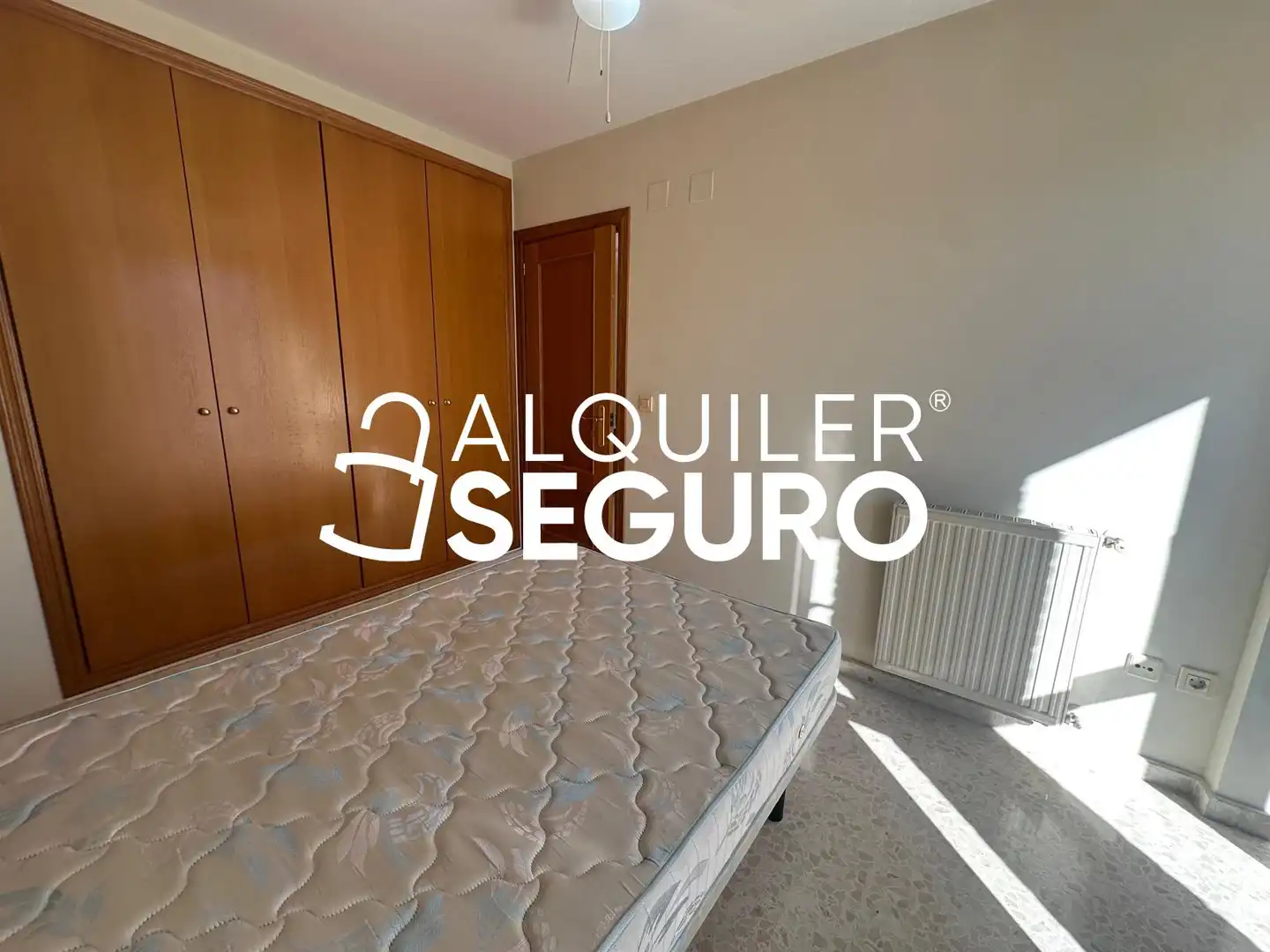 Habitación de Piso de alquiler en Valencia con Aire acondicionado y Amueblado