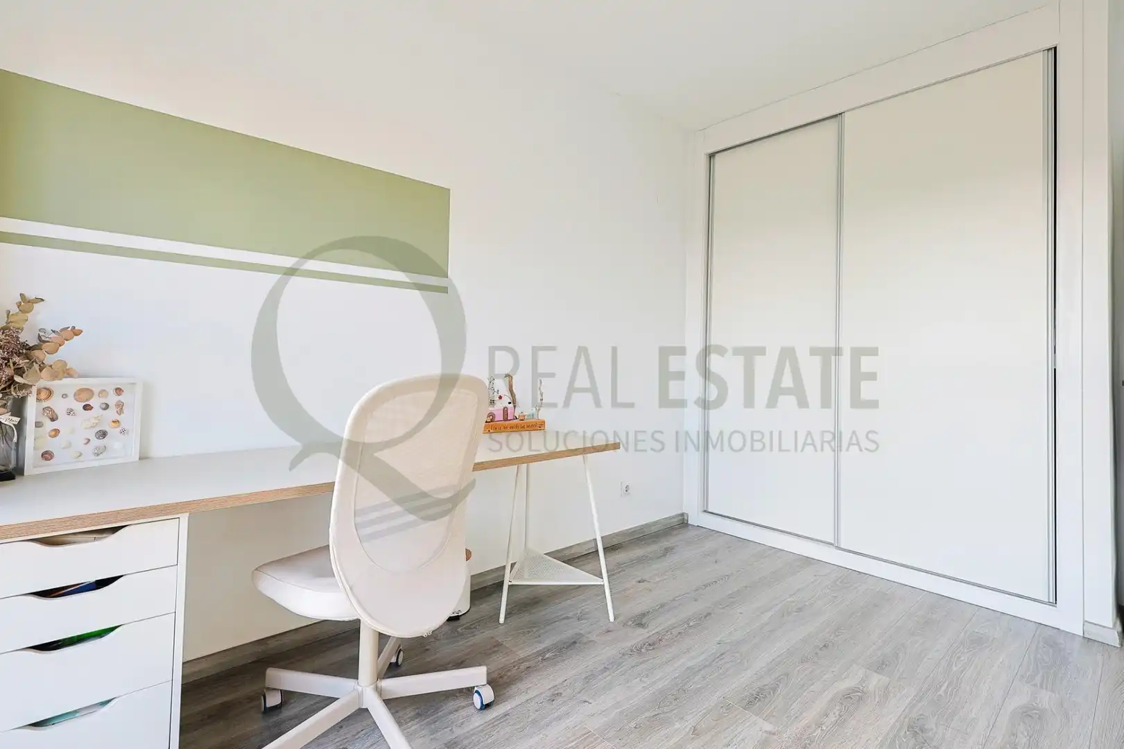 Habitación de Piso en venta en Alicante / Alacant con Jardín privado, Terraza y Trastero