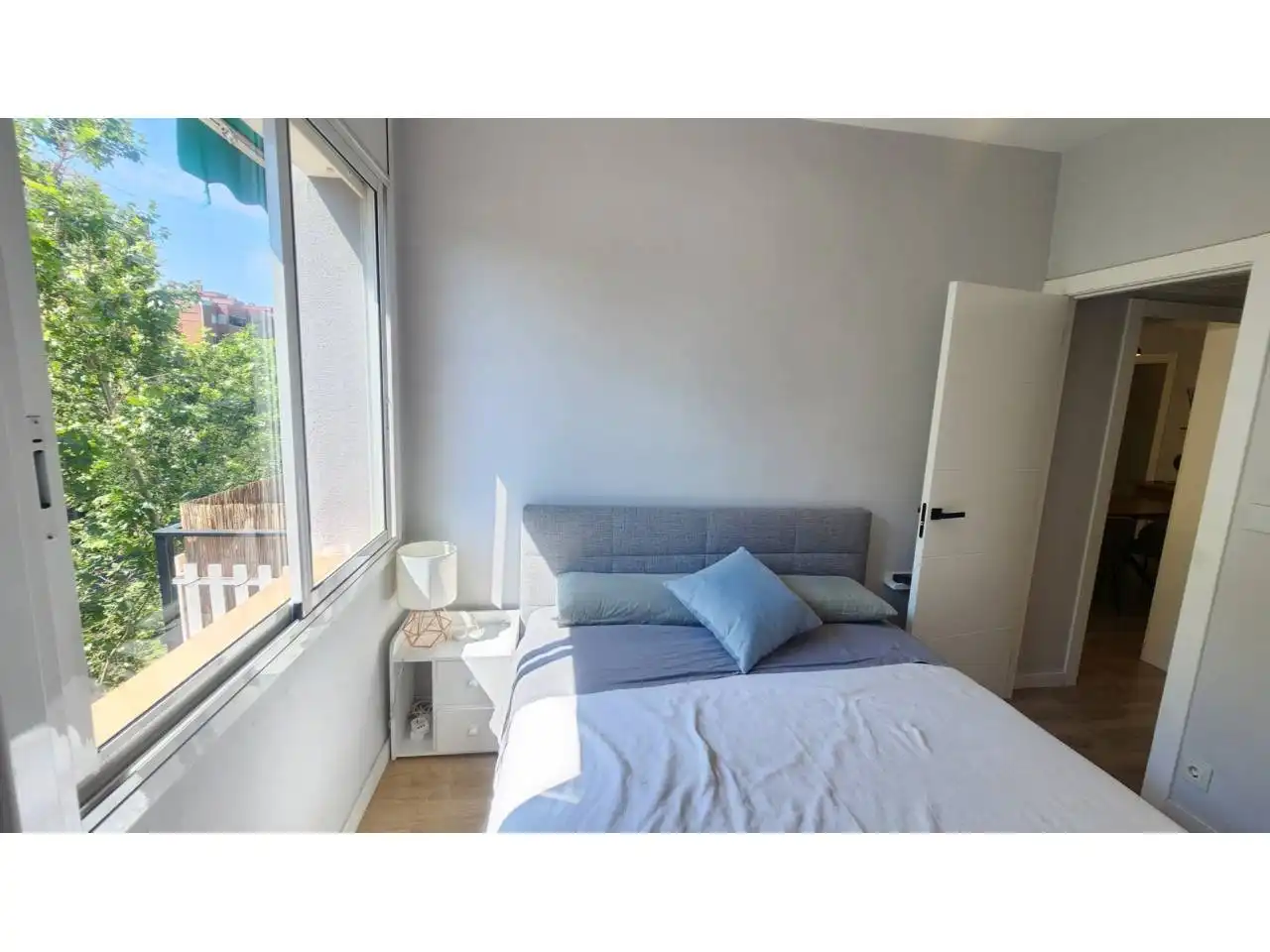 Bedroom of Flat for sale in Barcelona  with Air Conditioner, Parquet flooring and Terrace