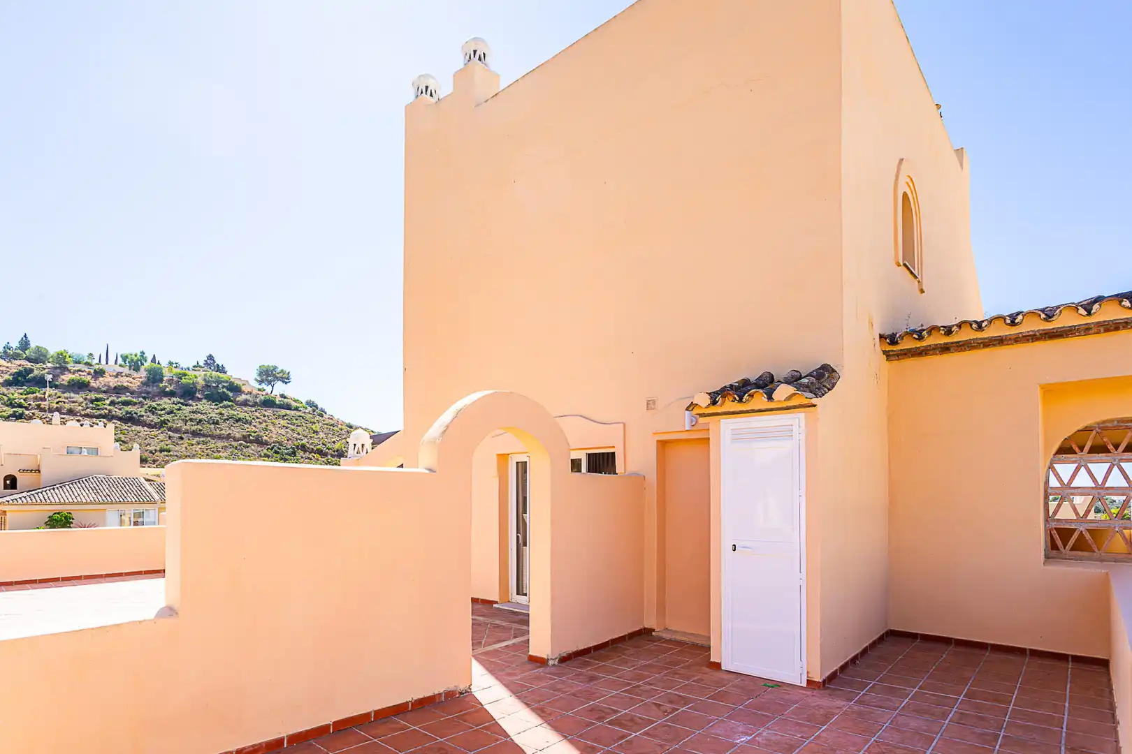 Vista exterior de Ático en venta en Marbella con Aire acondicionado, Terraza y Trastero