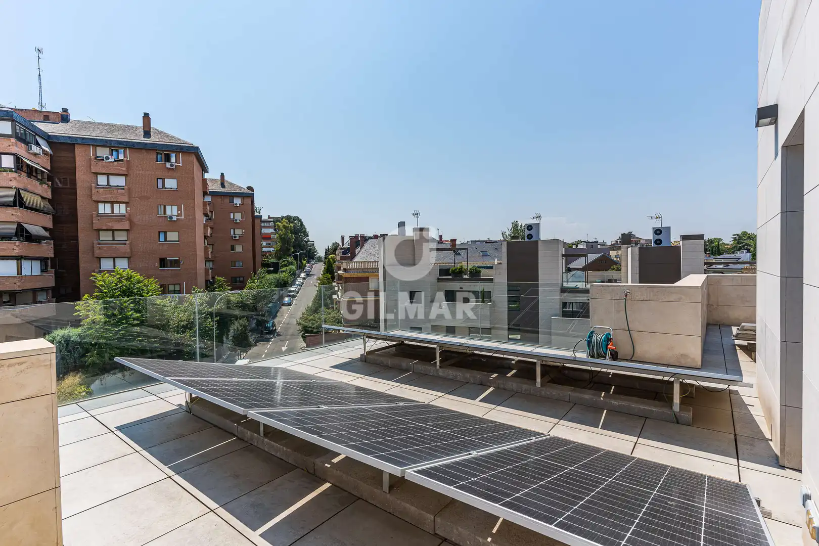 Terrasse von Einfamilien-Reihenhaus zum Verkauf in Madrid mit Heizung, Privatgarten und Schwimmbad