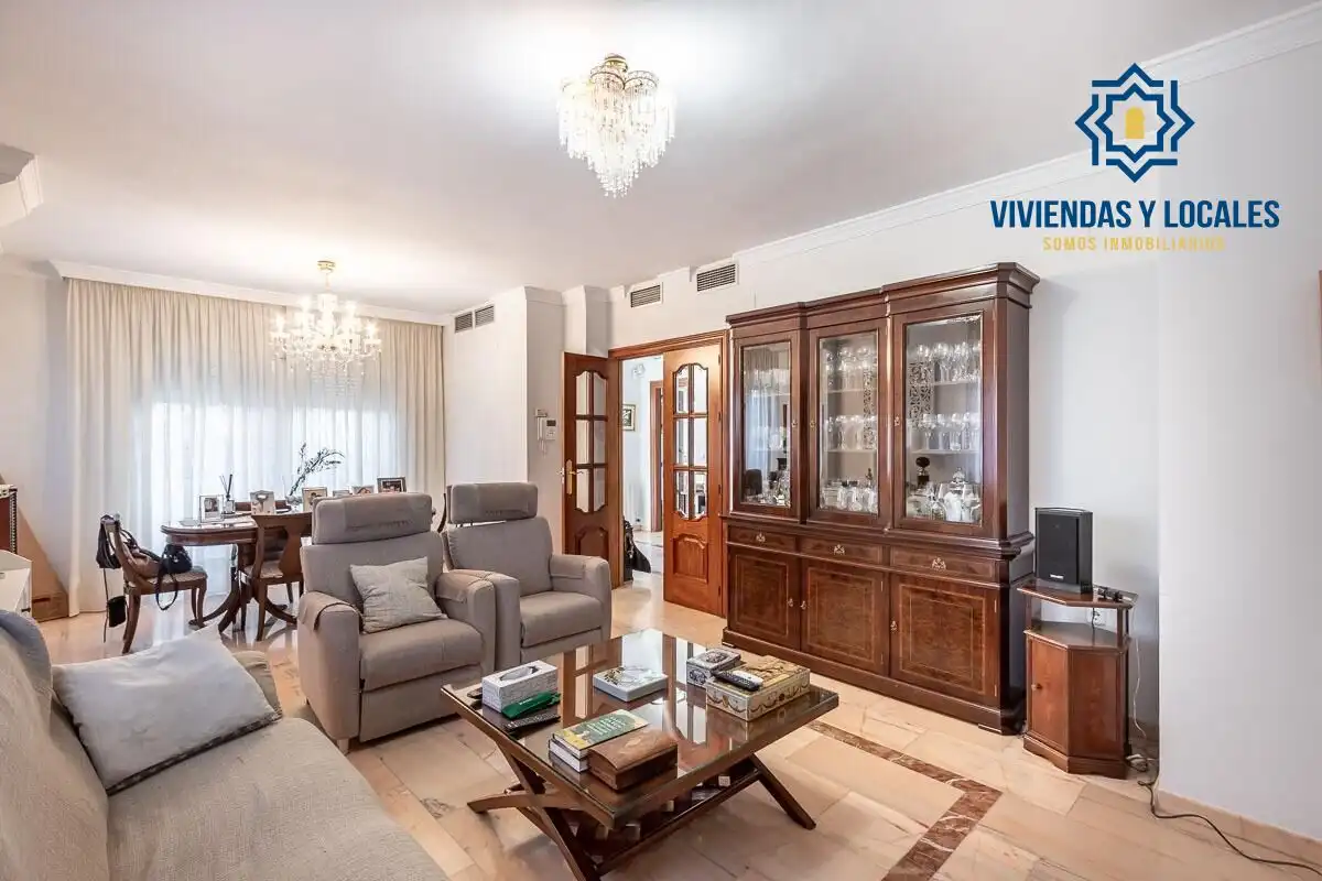 Casa amb terrassa en venda a Peligros, imagen 4