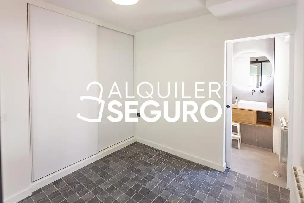 Àtic de lloguer a del Aligustre, Valdezarza