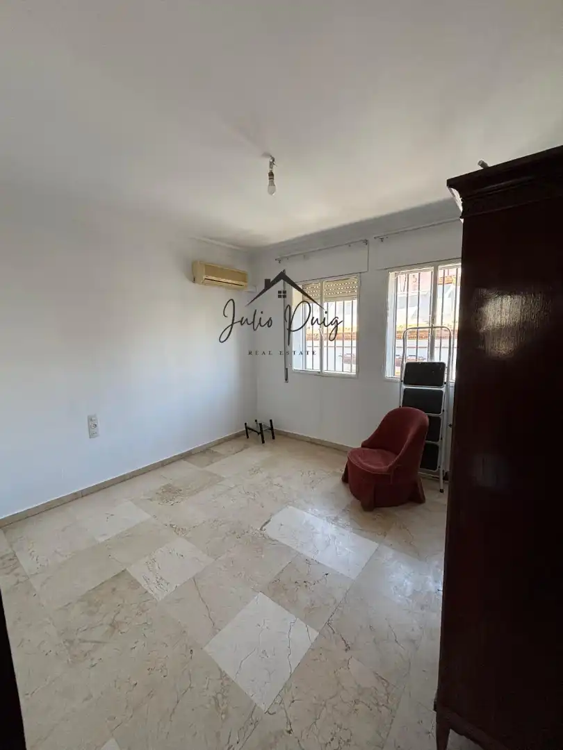 Living room of Flat for sale in Sevilla  with Air Conditioner, Terrace and Storage room
