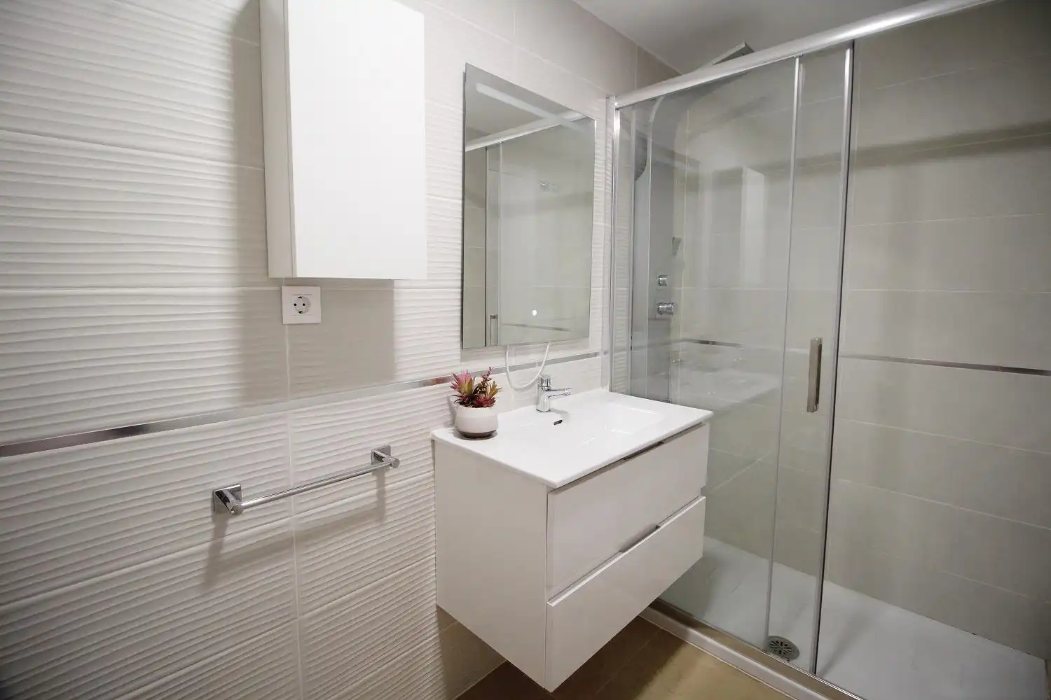 Badezimmer von Wohnung zum Verkauf in Oropesa del Mar / Orpesa mit Klimaanlage, Privatgarten und Terrasse