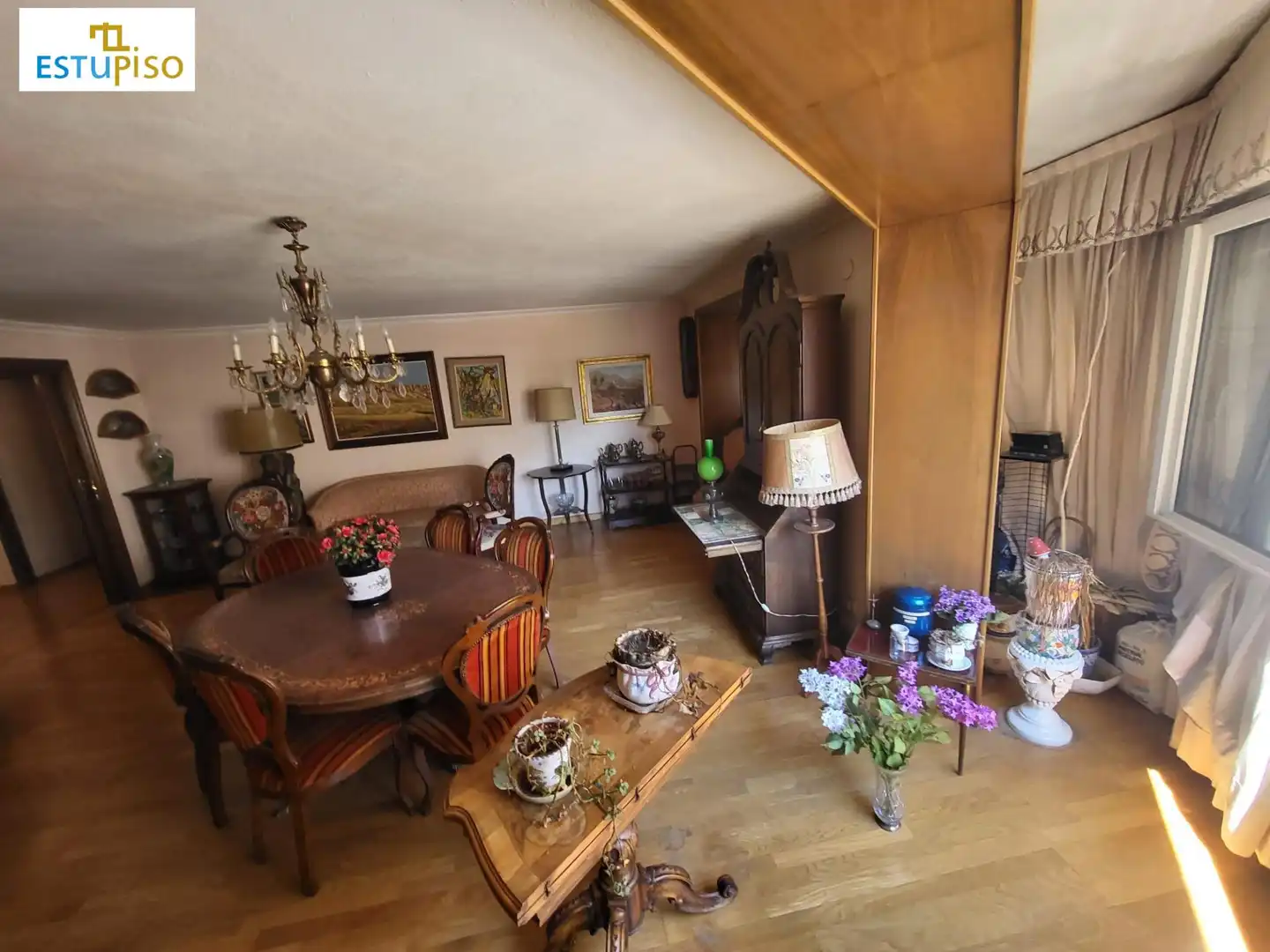 Sala de estar de Piso en venta en León Capital  con Parquet