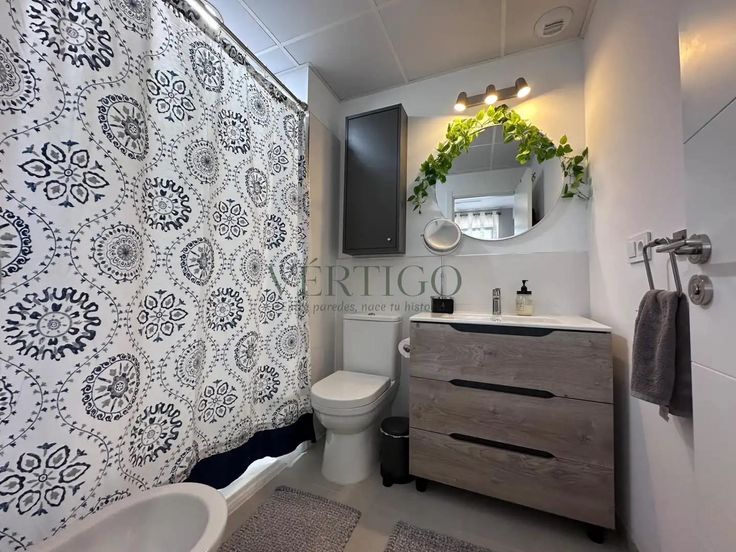 Badezimmer von Wohnung zum Verkauf in Dos Hermanas mit Klimaanlage, Heizung und Terrasse