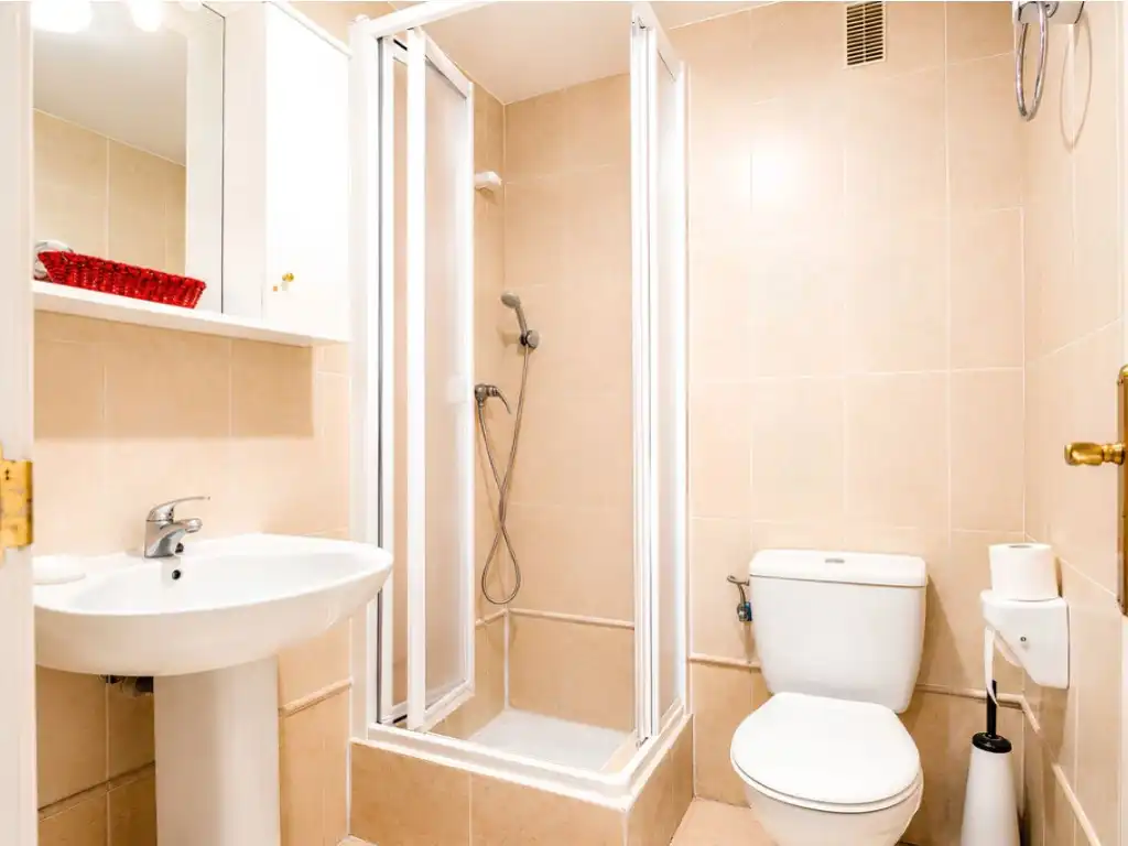 Bathroom of Flat for sale in Fuengirola  with Air Conditioner, Terrace and Swimming Pool