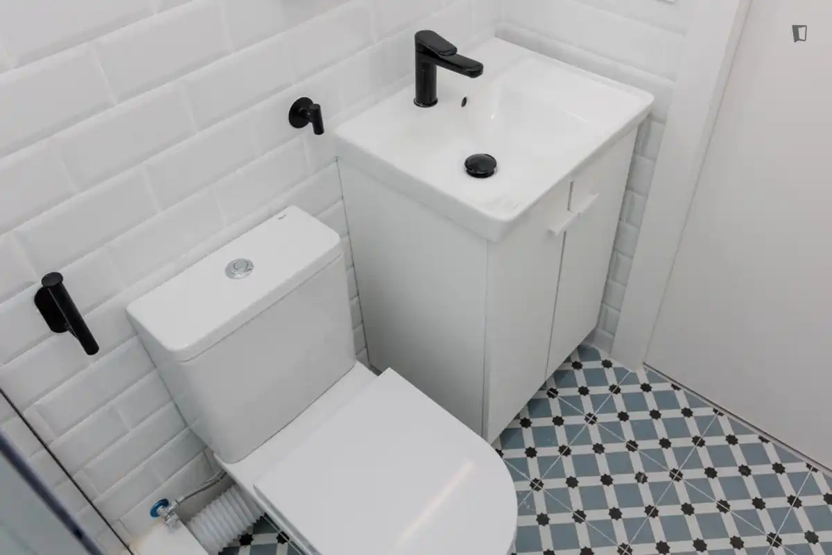 Baño de Apartamento para compartir en L'Hospitalet de Llobregat con Amueblado, Horno y Lavadora