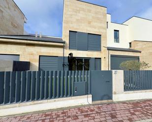 Exterior view of Single-family semi-detached for sale in Vigo   with Private garden and Terrace