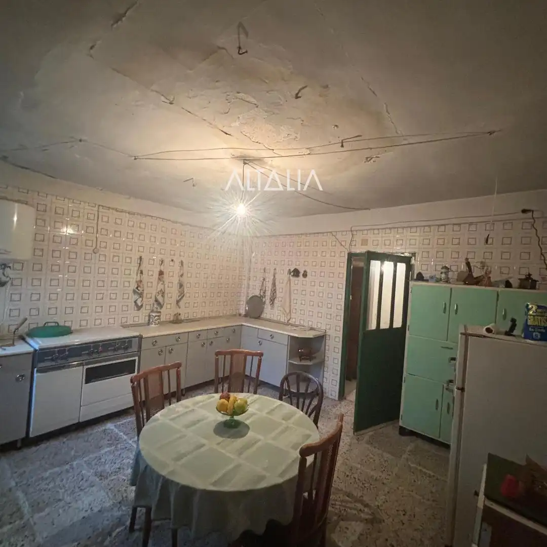 Cuina de Casa o xalet en venda en Poyatos amb Calefacció, Terrassa i Traster