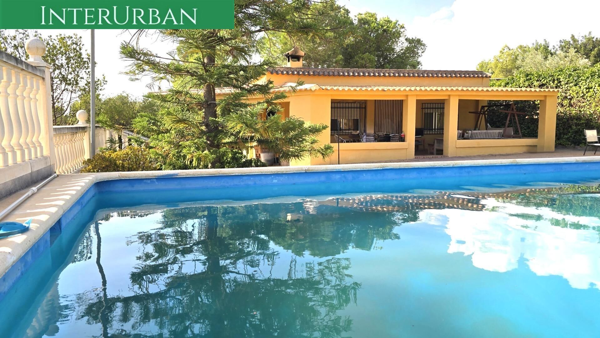 Vista exterior de Casa o xalet en venda en Llíria amb Aire condicionat, Jardí privat i Terrassa