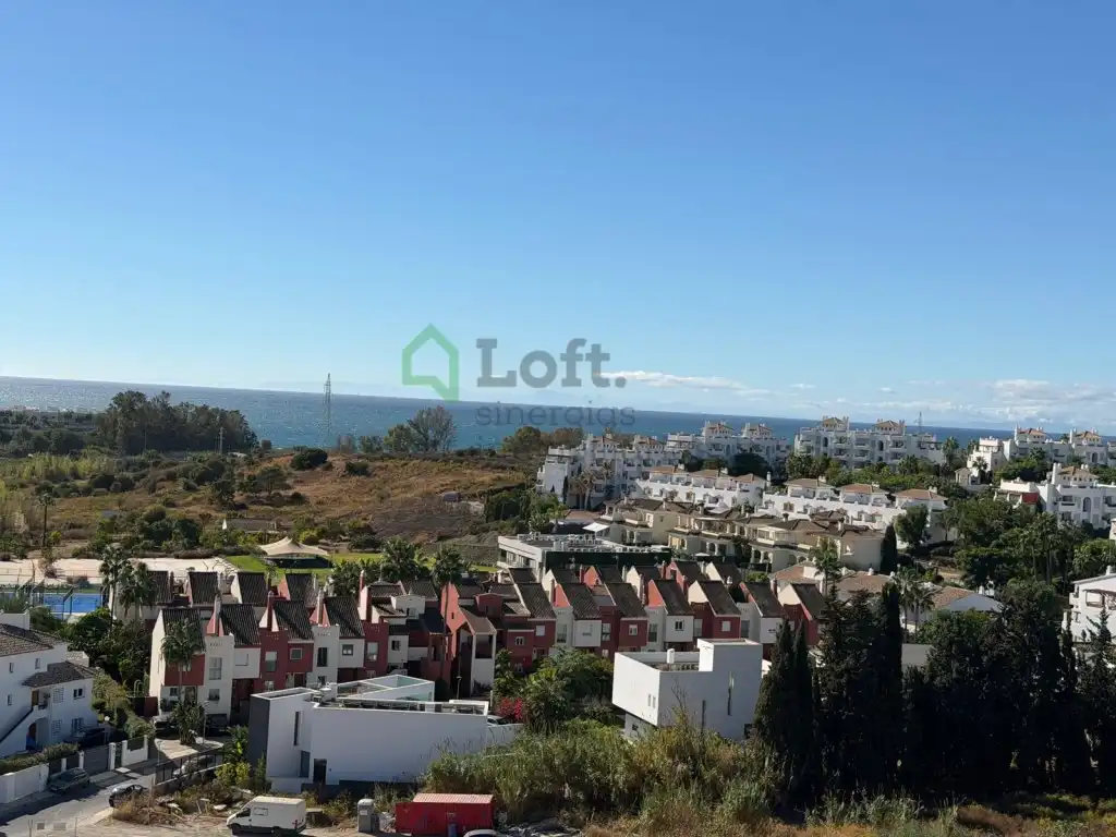 Vista exterior de Pis en venda en Estepona amb Aire condicionat, Terrassa i Piscina