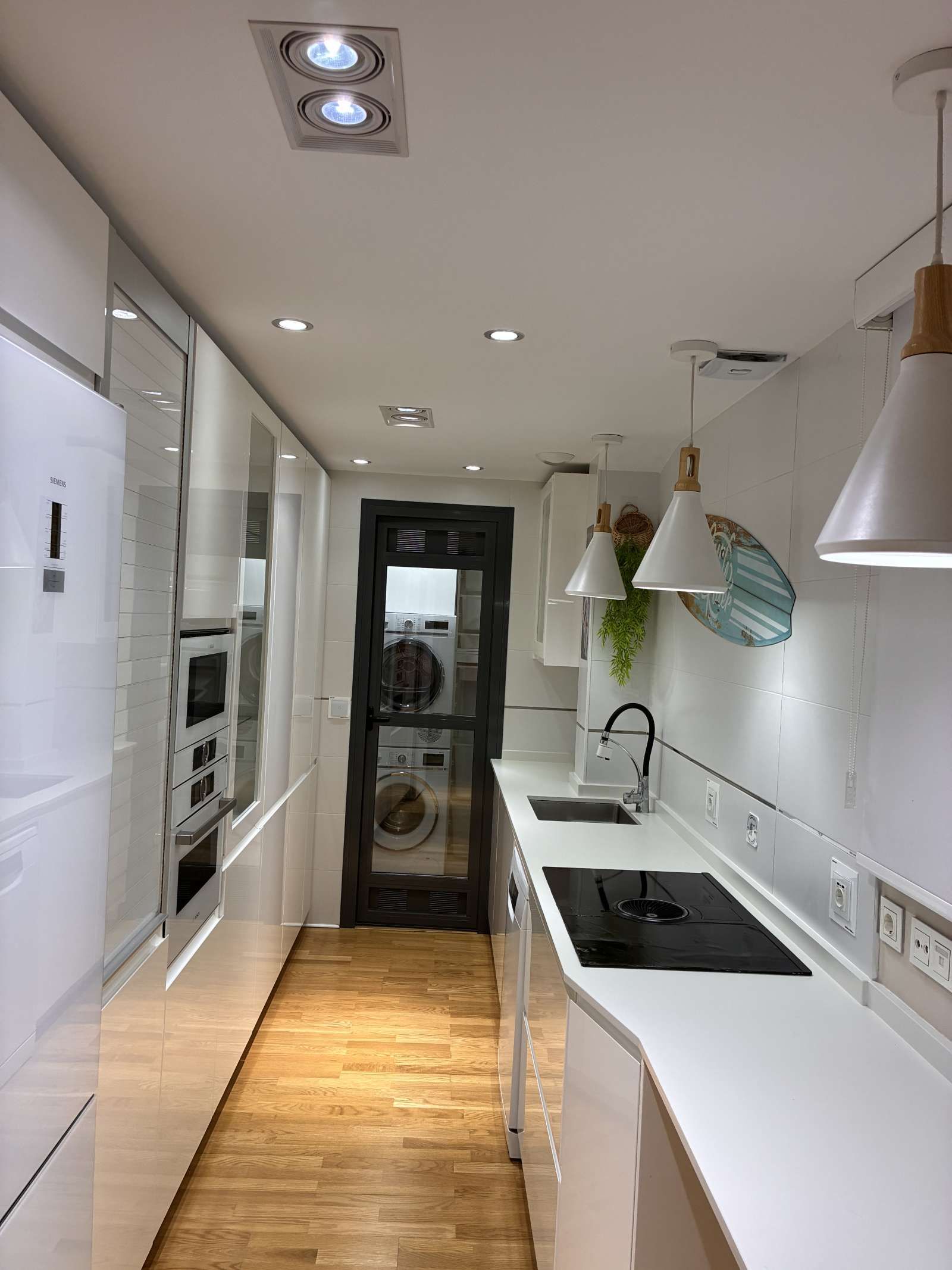 Kitchen of Study to share in  Sevilla Capital  with Air Conditioner and Terrace