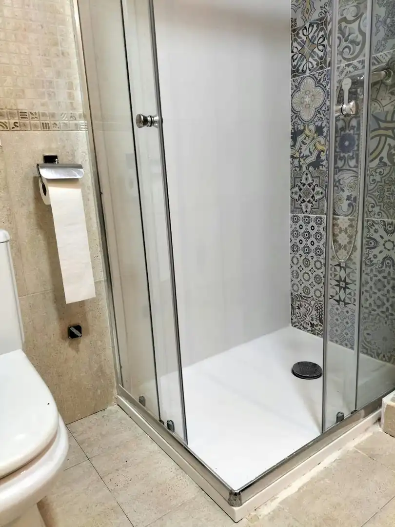 Baño de Piso para compartir en Valencia con Calefacción, Amueblado y Lavadora
