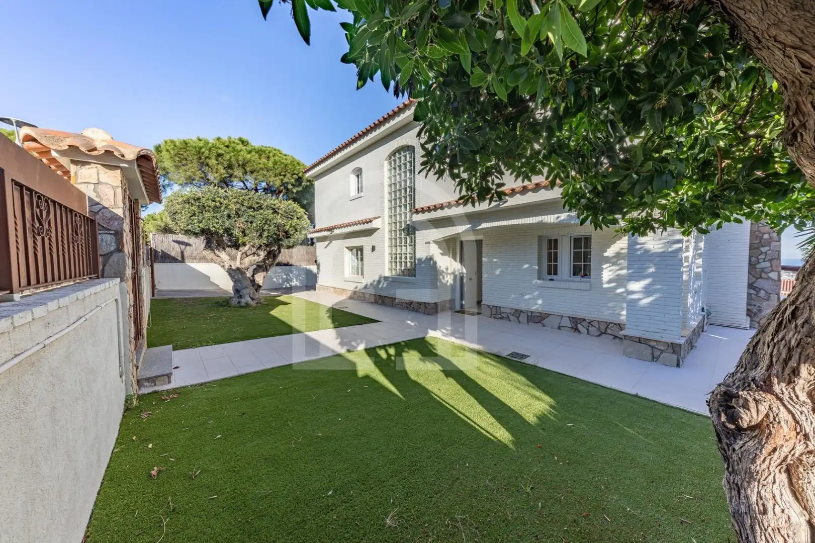Vista exterior de Casa o chalet en venta en Premià de Dalt con Aire acondicionado, Calefacción y Jardín privado
