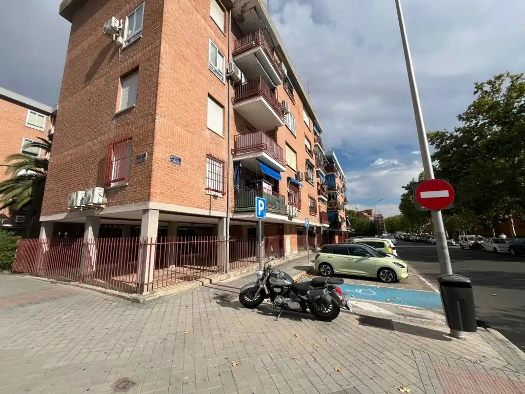 Vista exterior de Pis en venda en  Madrid Capital amb Aire condicionat i Terrassa