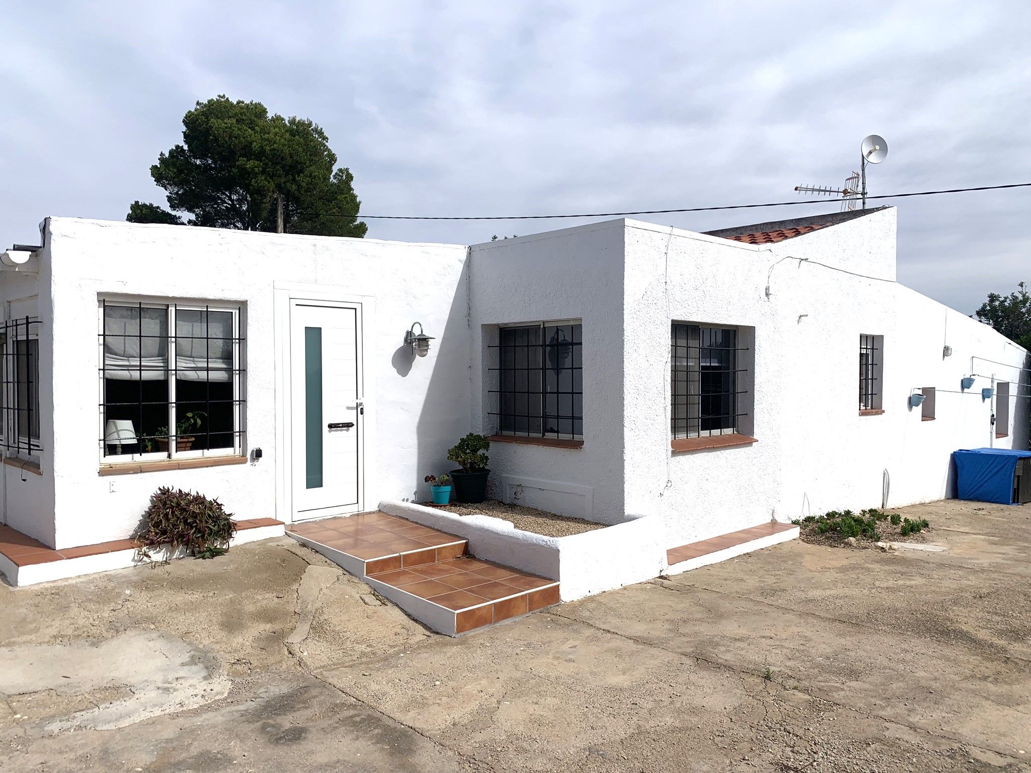 Vista exterior de Finca rústica en venda en L'Ampolla amb Calefacció i Jardí privat