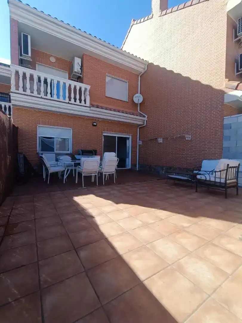Terrassa de Casa adosada en venda en Recas amb Aire condicionat