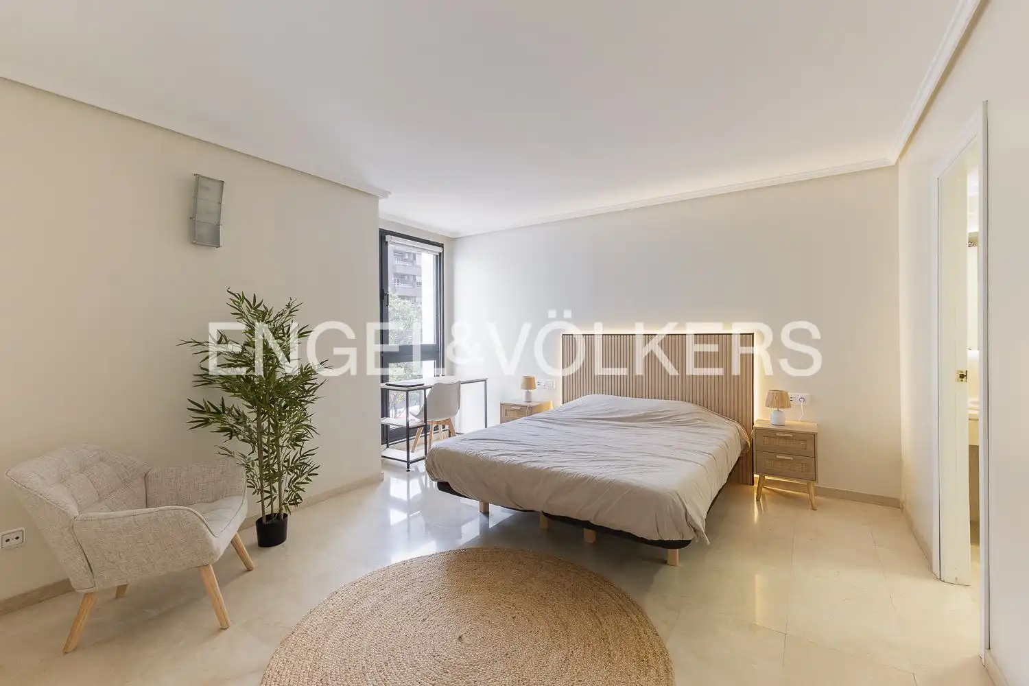 Bedroom of Flat for rent in Valencia  with Air Conditioner, Heating and Terrace