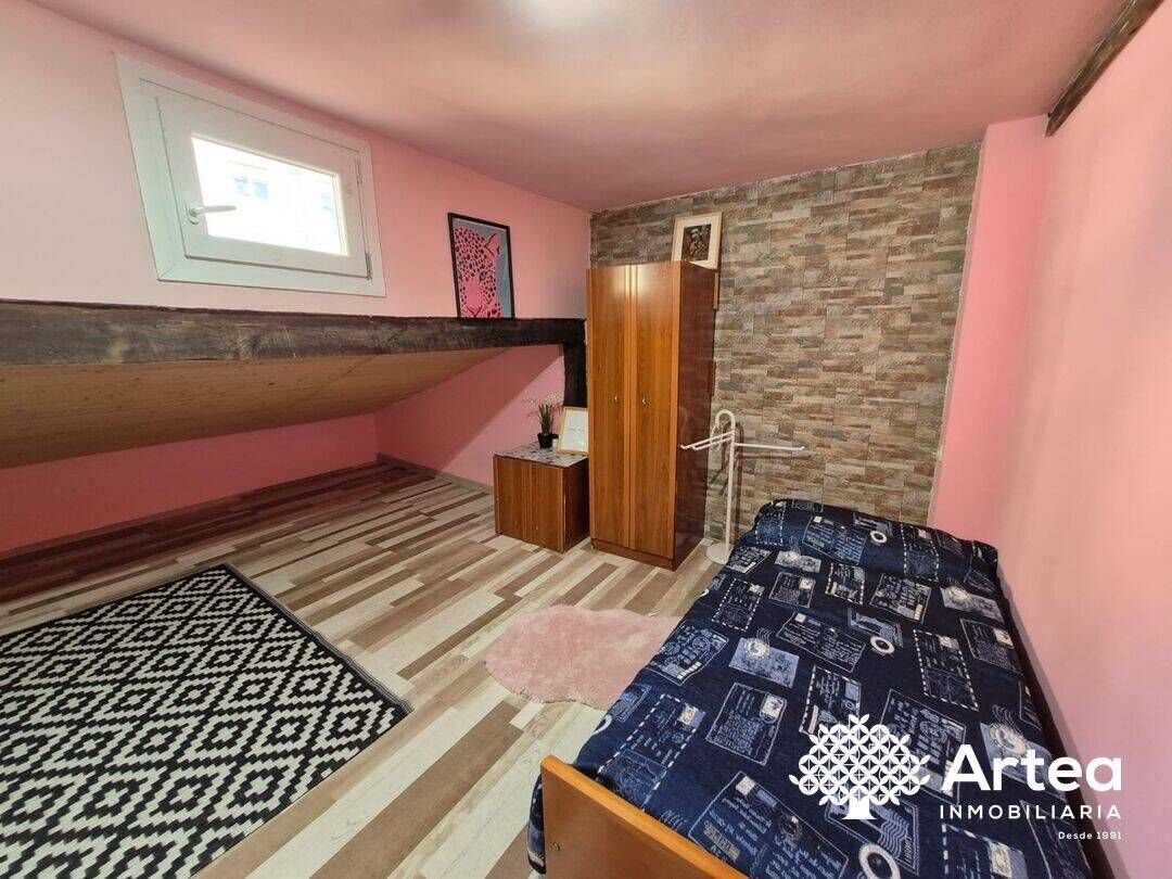 Bedroom of Flat for rent in Bilbao   with Washing machine and Microwave