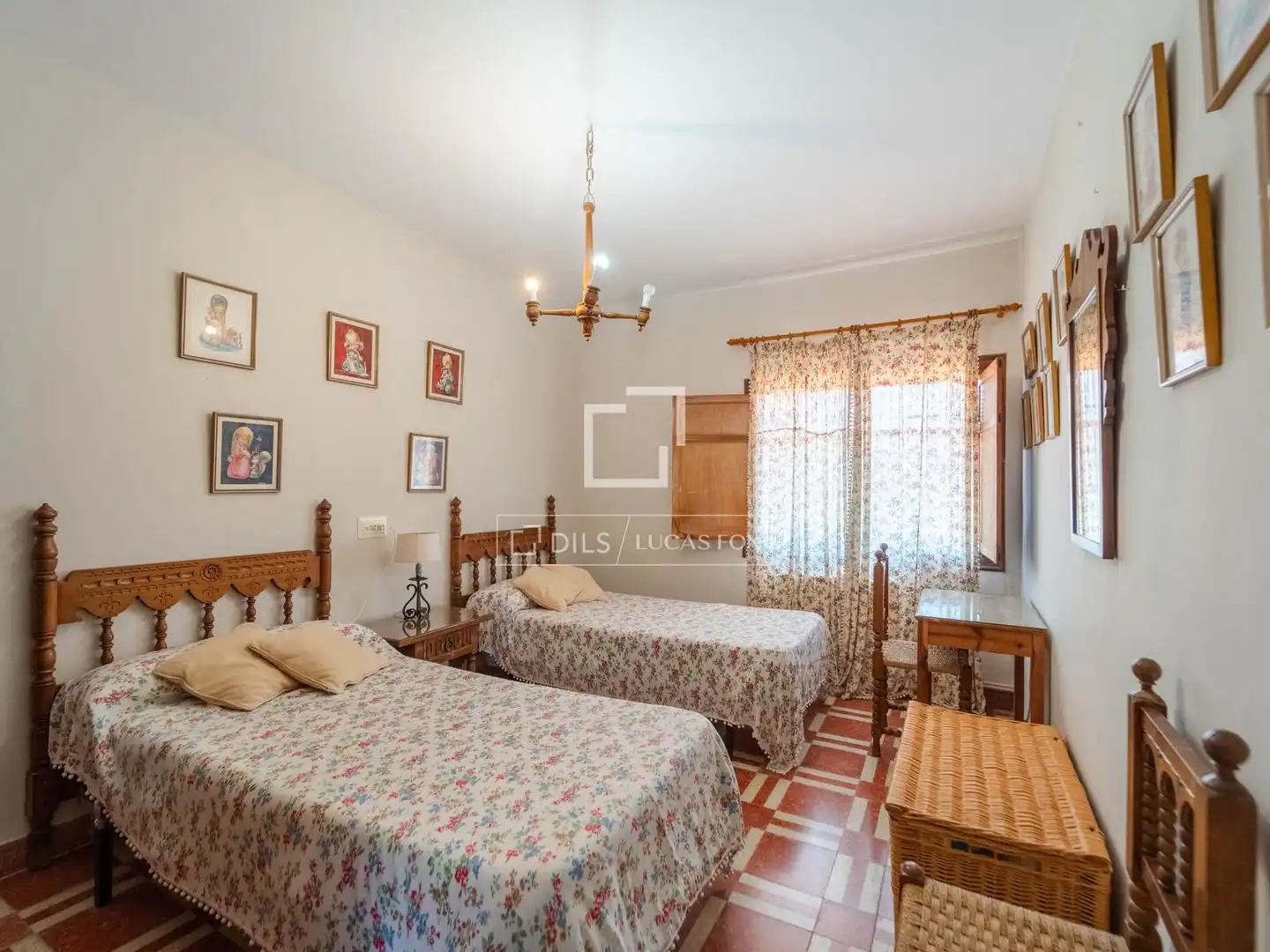 Dormitori de Finca rústica en venda en Requena amb Calefacció, Jardí privat i Terrassa
