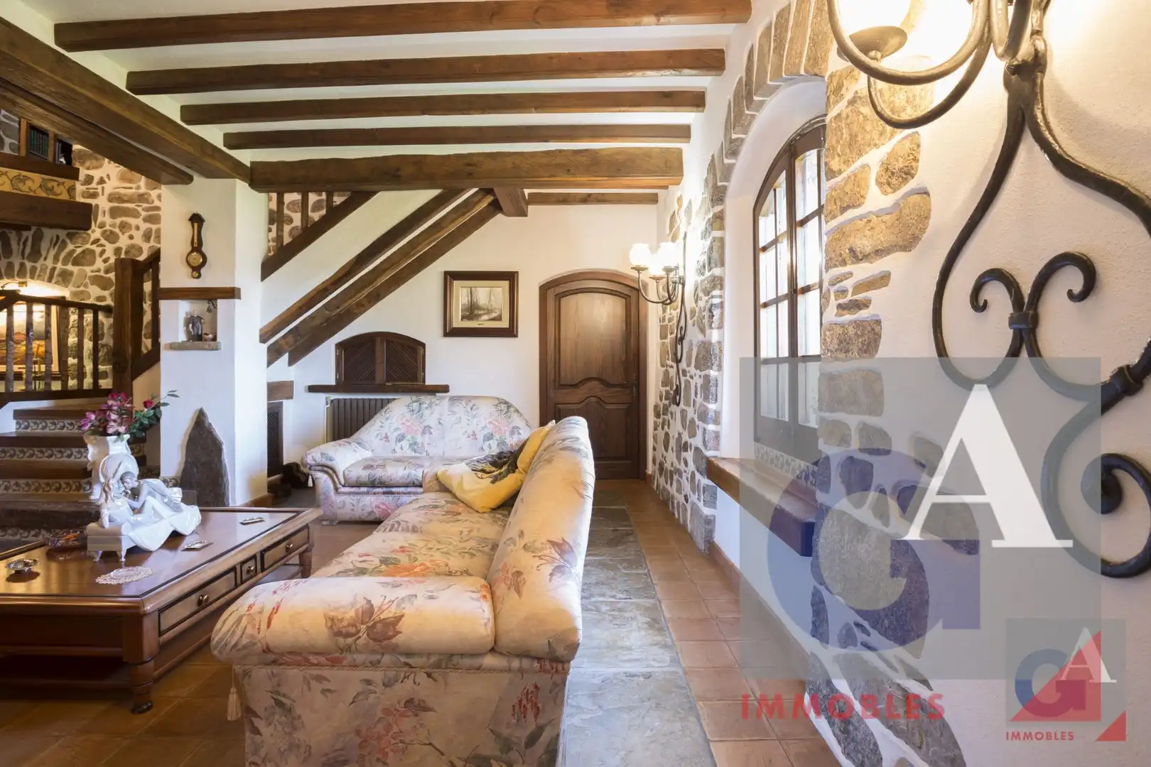 Country homes for sale in Montagut i Oix